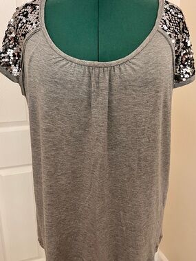 Elie Tahari Gray Scoop Neck Tee with Sequin Cap Sleeves